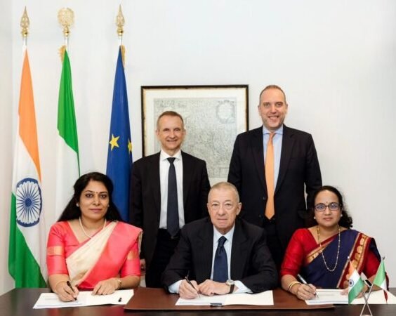 मुंबईतील इटालियन वाणिज्य दूतावासात, इटली–भारत व्यापारी परिषदेनिमित्त या करारावर स्वाक्षरी करण्यात आली.